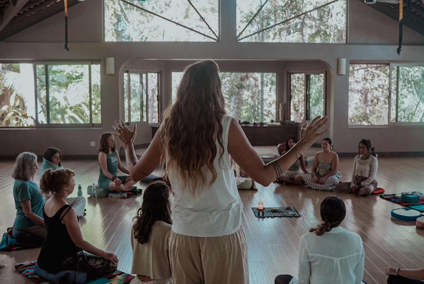 Facilitator with open hands, indoor session